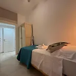 Warm Hideaway In Vibrant Tuscolano Appartamento Roma