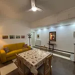 Warm Hideaway In Vibrant Tuscolano * Roma