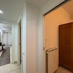 Appartamento Warm Hideaway In Vibrant Tuscolano