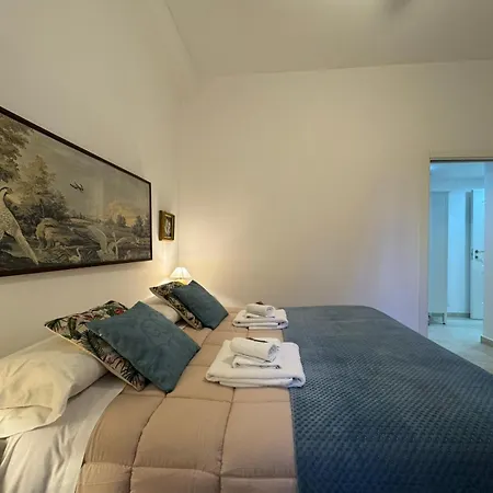 Appartamento Warm Hideaway In Vibrant Tuscolano *