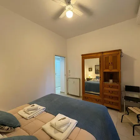 Warm Hideaway In Vibrant Tuscolano Roma