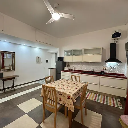 Appartamento Warm Hideaway In Vibrant Tuscolano *