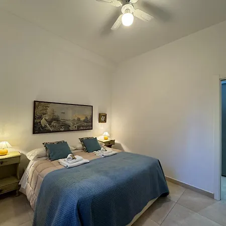 Appartamento Warm Hideaway In Vibrant Tuscolano *